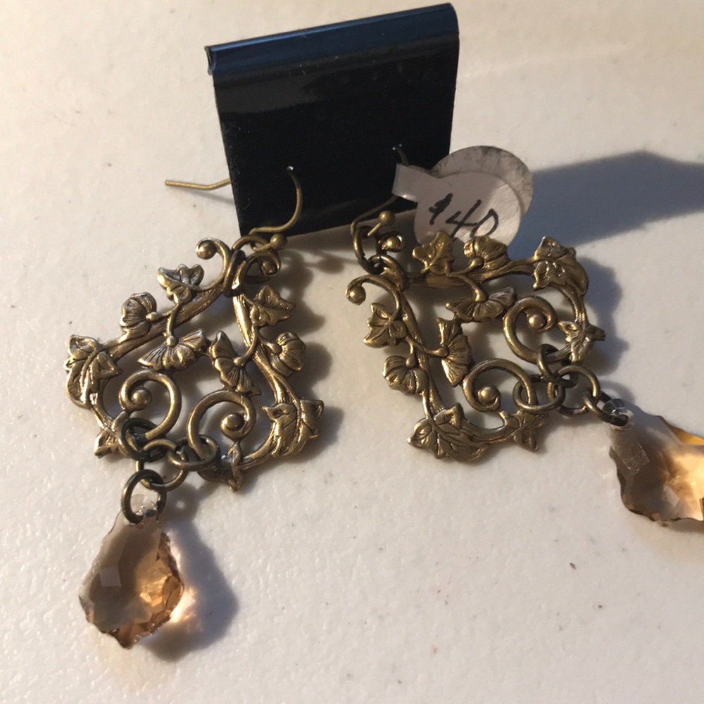 Ginkgo statement earrings - Picture 3 of 4